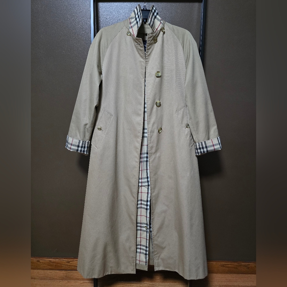 Vintage Burberry Tan Trench Coat, Size US 4 R.